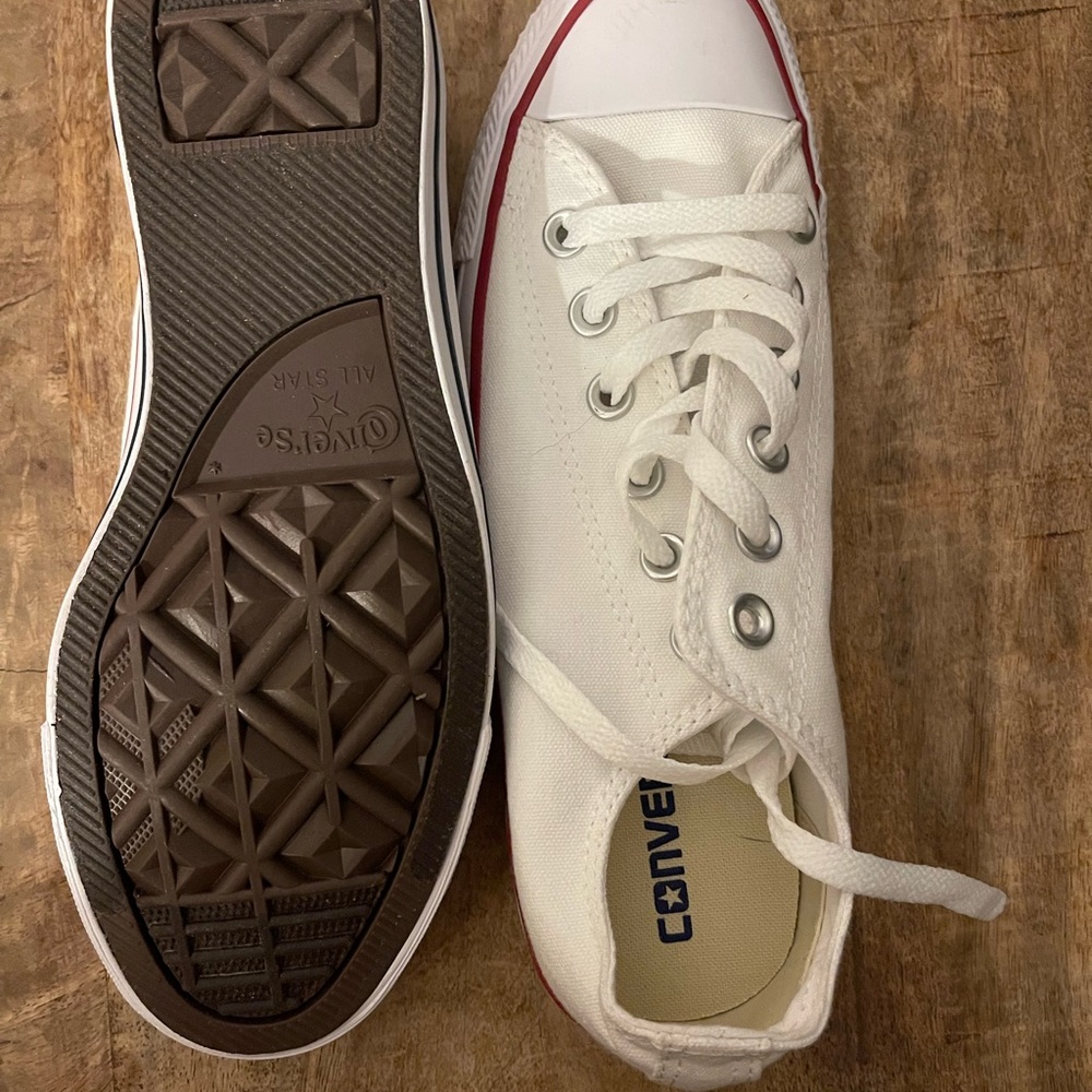 Converse all star low top women’s size 8